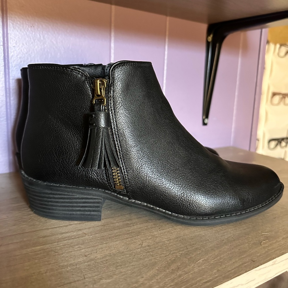 Black Leather Ankle Boots with Zipper and Low Heel